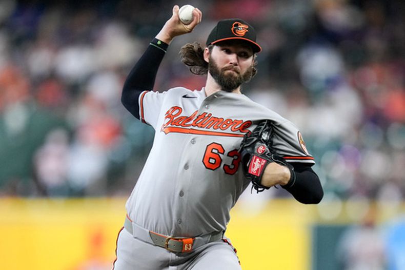 El lanzador abridor de los Orioles de Baltimore, Brandon Young, lanza ante los Astros de Houston durante la primera entrada de un partido de béisbol el domingo 19 de julio de 2026, en Houston. (Foto AP/Eric Christian Smith)
