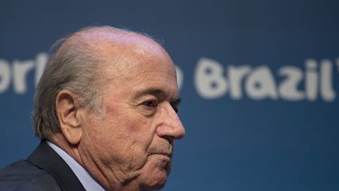 americateve | El presidente de la FIFA, Joseph Blatter, llega a una conferencia de prensa el jueves, 5 de junio de 2014, en Sao Paulo. (AP Photo/Andre Penner)