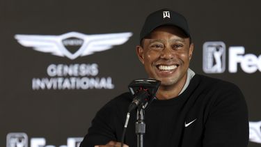 Woods regresa al golf competitivo; aún cree que puede ganar