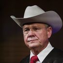 Trump respalda a Roy Moore, acusado de agresión sexual