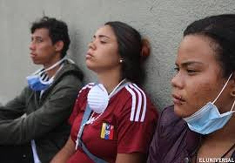 Un grupo de estudiantes venezolanos se cosió la boca e inició  una huelga de hambre para exigir la liberación de los universitarios que aún están detenidos.