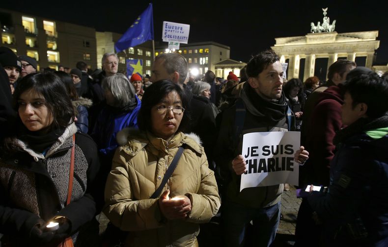 EUR-GEN_FRANCIA-PERIODICO_ATAQUE-1.jpg