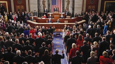 americateve | La Comisión de Relaciones Exteriores de la Cámara baja aprobó este viernes un proyecto de ley que busca sancionar a funcionarios del Gobierno de Venezuela que sean responsables de violar derechos humanos durante las protestas que desde febrero han dejado