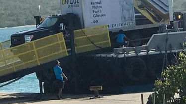 denuncian uso de una lancha para la boda de un millonario en vieques