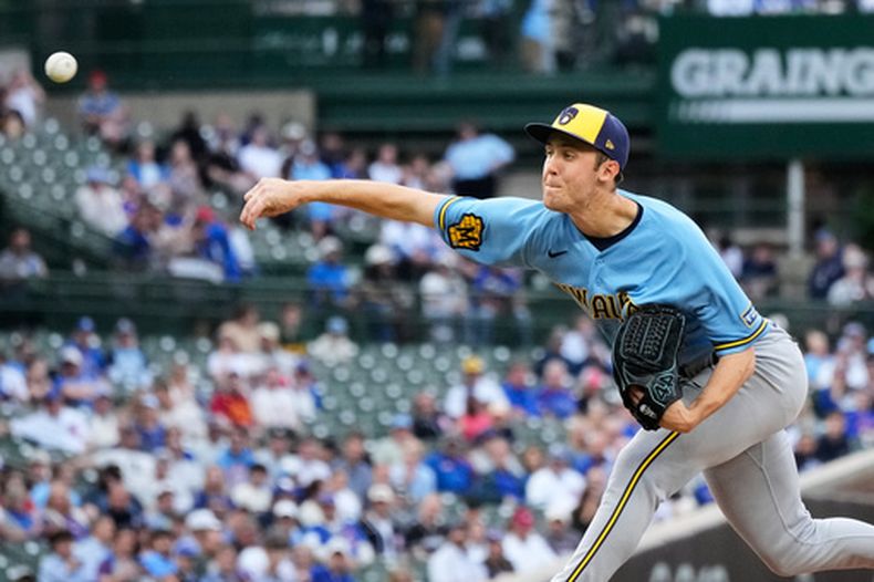 Jacob Misiorowski, de los Cerveceros de Milwaukee, cumple con su apertura ante los Cachorros de Chicago, el martes 19 de mayo de 2026 (AP Foto/Nam Y. Huh)