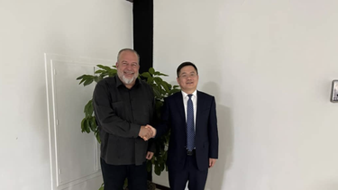 visita cuba el vicepresidente de la empresa de omnibus china yutong, en medio de gran caos en el transporte publico de la isla