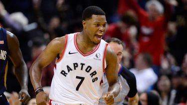 ARCHIVO - Foto del 22 de octubre del 2019, el base de los Raptors de Toronto Kyle Lowry celebra su triple en el tiempo extra ante los Pelicans de Nueva Orleans. (Frank Gunn/The Canadian Press via AP, Archivo)