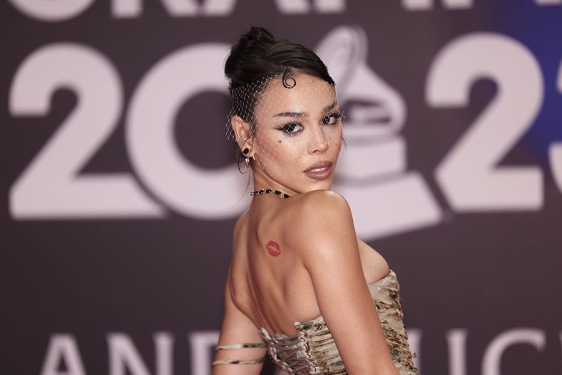 Danna Paola llega a la 24a entrega anual del Latin Grammy en Sevilla, España, el jueves 16 de noviembre de 2023. (Foto Vianney Le Caer/Invision/AP)