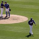 Dodgers otorgan extensión de contrato a manager Roberts