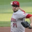 Overton logra 1er triunfo; Rojos blanquean a Piratas