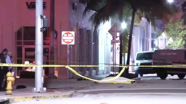 hombre arrestado en conexion con apunalamiento fatal en south beach al que dispararon despues de separarse