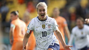 Lindsey Horan, de Estados Unidos, celebra el gol de su equipo durante el partido de la ronda de Grupos en la Copa del Mundo, entre Estados Unidos y Holanda, en Wellington, Nueva Zelanda, el 27 de julio de 2023. (AP Foto/Alysa Rubin)