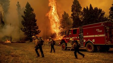 arde incendio cerca de parque yosemite en california