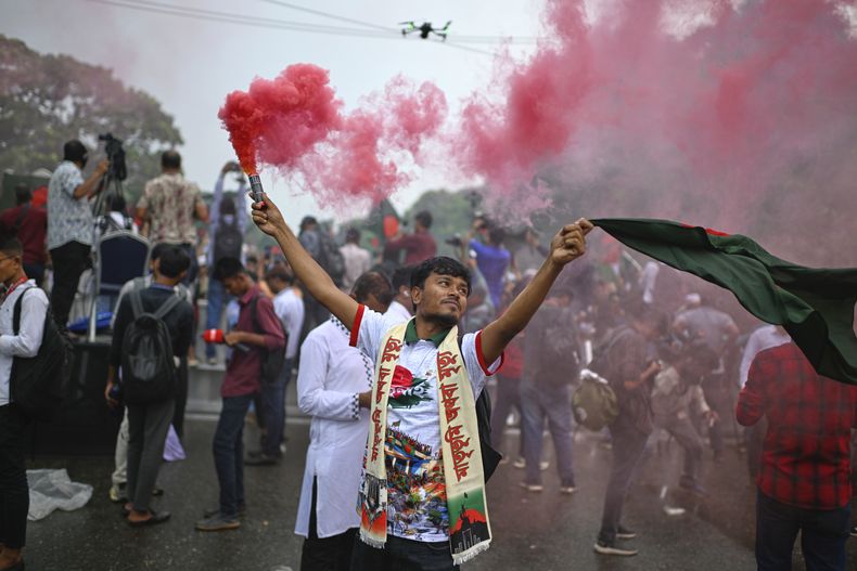 Una concentración en Bangladesh para conmemorar el aniversario del derrocamiento del gobierno de la Liga Awami, en Daca, Bangladesh, el 5 de agosto del 2025. (AP foto/Mahmud Hossain Opu)