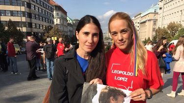 americateve | La plataforma Solidaridad Democrática Latinoamericana, integrada por los disidentes cubanos Yoani Sánchez y Dagoberto Valdez, así como por miembros de la Fundación Arias para la Paz y Forum 2000, se unió al coro internacional que demanda la liberación inm