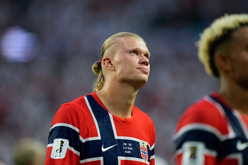Erling Haaland, de Noruega, abandona la cancha tras la eliminación ante Inglaterra en los cuartos de final de la Copa del Mundo, el sábado 11 de julio de 2026 en Miami Gardens, Florida (AP Foto/Rebecca Blackwell)
