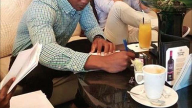 lanzador firma con los bravos y son ya 98 los cubanos en niveles de grandes ligas