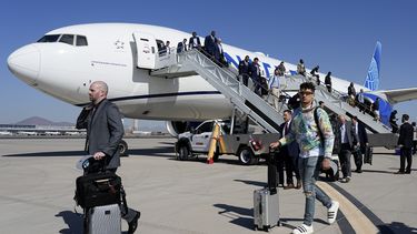 Chiefs y Eagles aterrizan en Phoenix de cara al Super Bowl