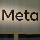 ARCHIVO - Logotipo de Meta en la Conferencia de Creadores de Juegos 2023 en San Francisco, 22 de marzo de 2023. Un grupo de legisladores demócratas denunció el miércoles 12 de julio de 2023 que tres grandes firmas de preparación de impuestos enviaron información extraordinariamente confidencial de millones de contribuyentes a Meta, la empresa matriz de Facebook, en los últimos dos años. (AP Foto/Jeff Chiu, File)