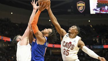 Mitchell y Cavaliers vienen de atrás para vencer a Knicks
