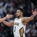 McCollum anota 40 puntos; Pelicans cortan mala racha
