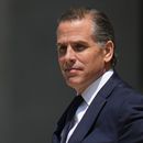 Hunter Biden, hijo del presidente estadounidense Joe Biden, sale de un tribunal tras una comparecencia, el 26 de julio de 2023, en Wilmington, Delaware. (AP Foto/Julio Cortez, Archivo)