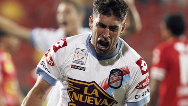 americateve | Diego Luis Braghieri, del Arsenal de Argentina, celebra su gol frente a Uni&oacute;n Espa&ntilde;ola de Chile, en un cotejo de octavos de final de la Copa Libertadores de Am&eacute;rica, disputado el mi&eacute;rcoles 30 de abril de 2014 en Santiago (AP Fo