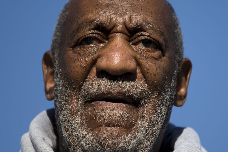 El comediante y veterano de la Armada estadounidense Bill Cosby habla durante una ceremonia en el D&iacute;a de los Veteranos de Guerra, el 11 de noviembre del 2014 en Filadelfia. (AP Foto/Matt Rourke, Archivo)