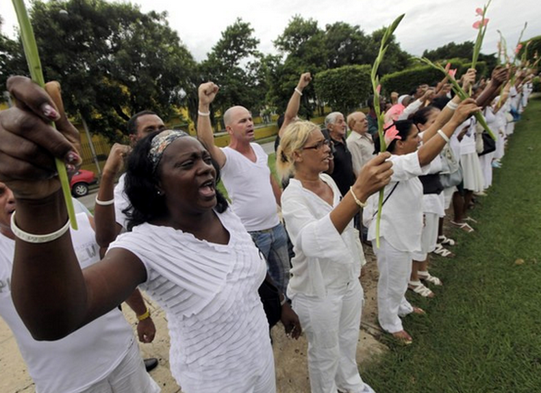 La Dama de Blanco María Arango Percival está grave en la sala de terapia intensiva del hospital Arnaldo Milián Castro, de Santa Clara.
