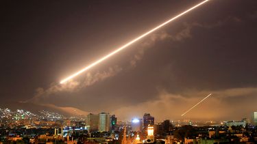 Trump defiende uso de “misión cumplida” tras ataques a Siria