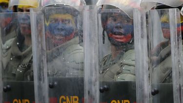 Reporte: Soldados venezolanos detenidos en medio de crisis