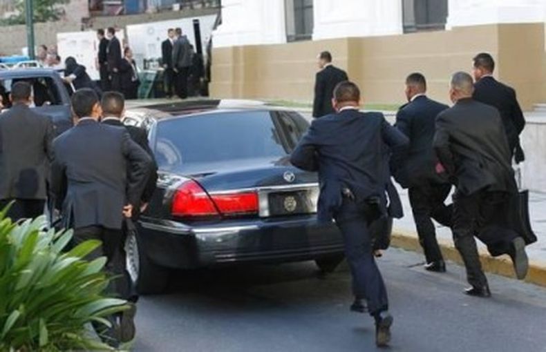 "Nadie está totalmente blindado, eso es imposible, todos tenemos vulnerabilidades pero un escolta tiene que ser una persona calificada" dijo el diputado Freddy Bernal, quien propone la  creación luego que el presidente Maduro vinculara a uno de