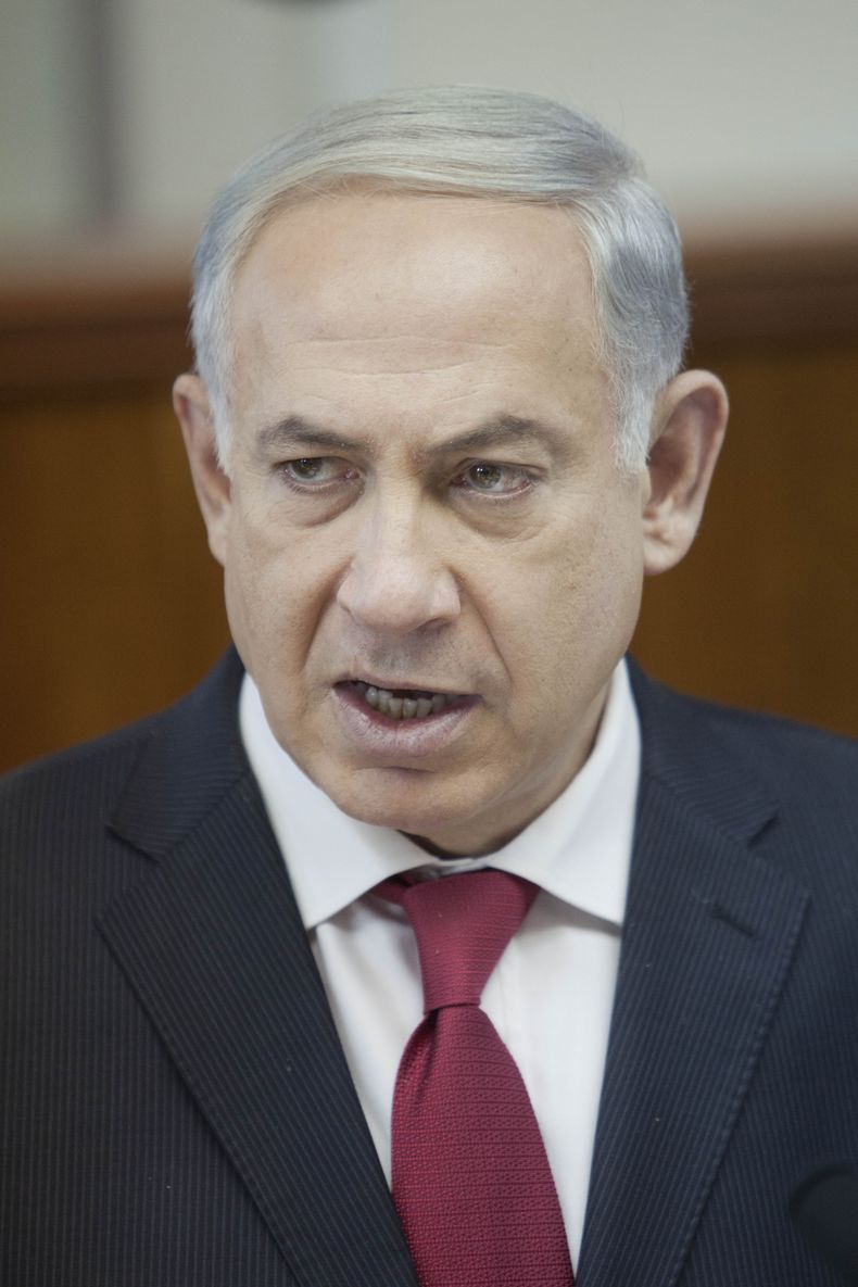 El primer ministro israel&iacute; Benjamin Netanyahu preside la reuni&oacute;n semanal del gabinete en su oficina de Jerusal&eacute;n el domingo, 29 de diciembre del 2013. (Foto AP/Dan Balilty)
