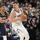 En gran noche de Jokic, Nuggets ganan en tiempo extra