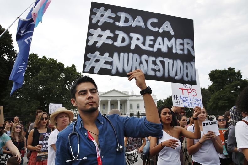 AMN-INM_TRUMP-DACA-2.jpg