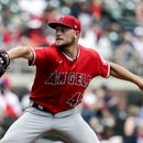 Ward y Detmers ayudan a Angelinos a enfriar a Bravos
