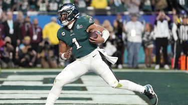 Eagles dominan 24-14 ante Chiefs al descanso del Super Bowl