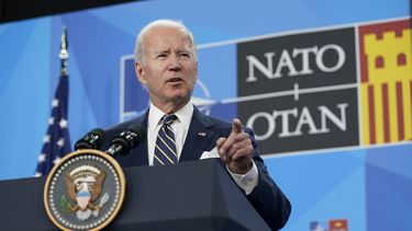 ARCHIVO - El presidente Joe Biden habla durante una conferencia de prensa en el último día de la cumbre de la OTAN en Madrid, el jueves 30 de junio de 2022. (AP Foto/Susan Walsh, Archivo)