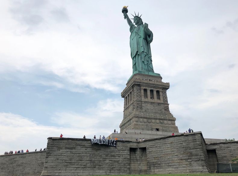AMN-INM_EEUU-INMIGRACION-ESTATUA_DE_LA_LIBERTAD-0.jpg
