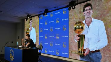 Bob Myers, presidente y gerente general de los Warriors de Golden State, durante una rueda de prensa en San Francisco, el martes 30 de mayo de 2023. (AP Foto/Eric Risberg)