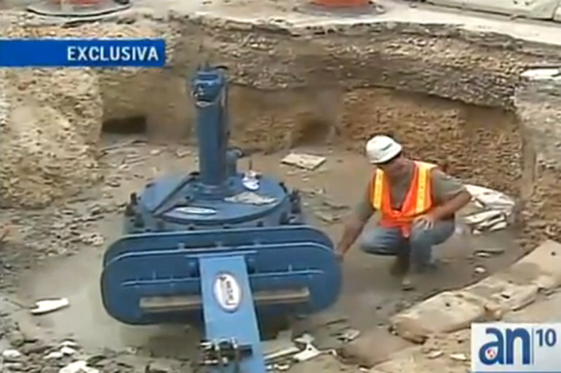 El empresario que ganó el contrato para realizar una obra multimillonaria en el condado mintió en sus antecedentes profesionales, según alegan empresarios que perdieron la licitación.