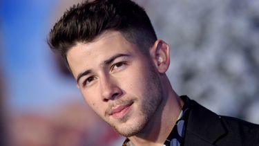 nick jonas fue hospitalizado tras sufrir un accidente en set de rodaje