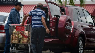 Muchos ciudadanos aprovecharon la ma&ntilde;ana para la compra de los productos de primera necesidad. &nbsp;