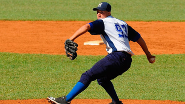 sancionan a pelotero cubano por publicacion en facebook