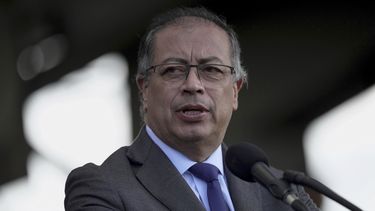 Archivo- El presidente de Colombia, Gustavo Petro, en la ceremonia de posesión del nuevo comandante del Ejército, en la base y academia militar José María Córdoba, en Bogotá, Colombia, el viernes 31 de mayo de 2024. Petro designó el miércoles 3 de julio de 2024 a Juan Fernando Cristo como nuevo ministro del Interior, quien tendrá la responsabilidad de impulsar sus ambiciosas reformas sociales en el Congreso. (AP Foto/Iván Valencia, Archivo)