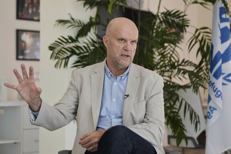 Ivo Freijsen, el representante en el Líbano de la agencia de la ONU para los refugiados, en entrevista con The Associated Press en Beirut el 31 de julio del 2025. (AP foto/Bilal Hussein)