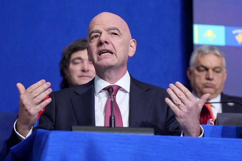 El presidente de la FIFA Gianni Infantino durante una reunión de la Junta de la Paz, el 19 de febrero de 2026, en Washington. (AP Foto/Mark Schiefelbein)