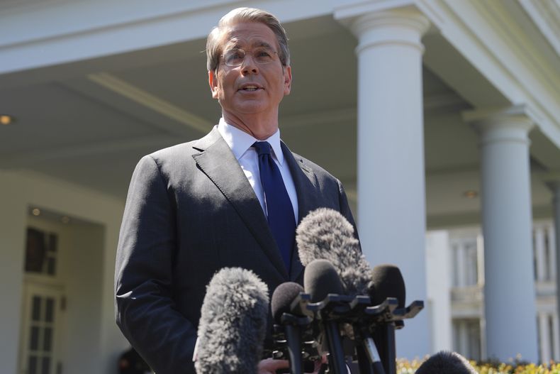 El secretario del Tesoro estadounidense Scott Bessent en la Casa Blanca en Washington el 9 de abril del 2025. (AP foto/Evan Vucci)