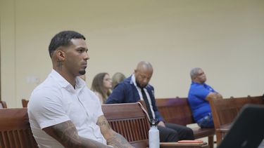 El pelotero dominicano de los Rays de TAmpa Bay, Wander Franco, se sienta durante su juicio por cargos de abuso sexual contra una menor en Puerto Plata, el lunes 2 de junio de 2025 (AP Foto/Ricardo Hernández)
