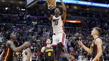 Clavada de Adebayo da victoria a Heat sobre Hawks